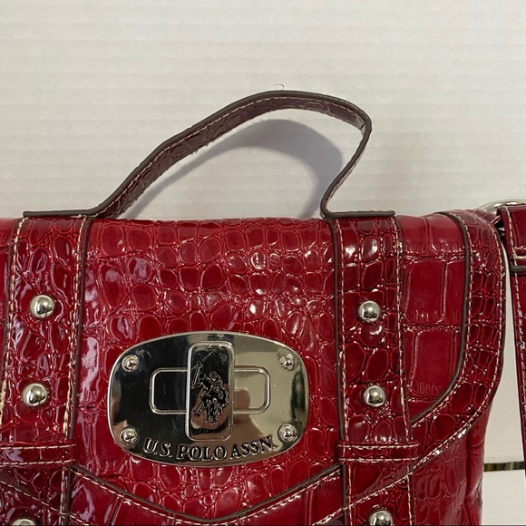 U.S. POLO ASSN. RED CROC PATENT LEATHER CROSSBODY BAG - Picture 5 of 15